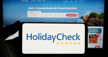 HolidayCheck bietet umfassende Informationen und Bewertungen für jede Urlaubsplanung. (Foto: AdobeStock - 675198243 Timon)